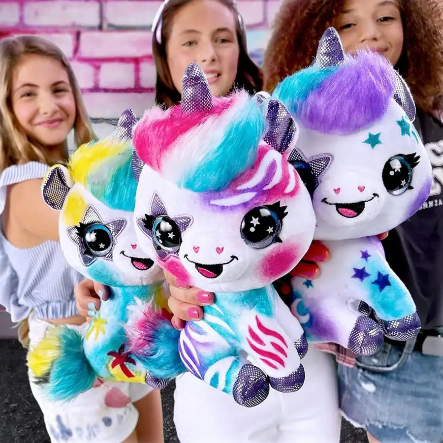 Unicornio de peluche con aerógrafo